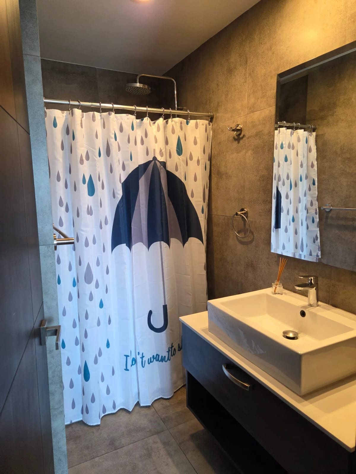 RENTO APTO AMUEBLADO Z.10 EDIF URBANA REF.6935 *2 HAB, 2.5 BAÑOS, 2 PARQUEOS, 88M2, $1200* — Apartamento en Alquiler en Zona 10, Guatemala, Ciudad — foto 6 de 15