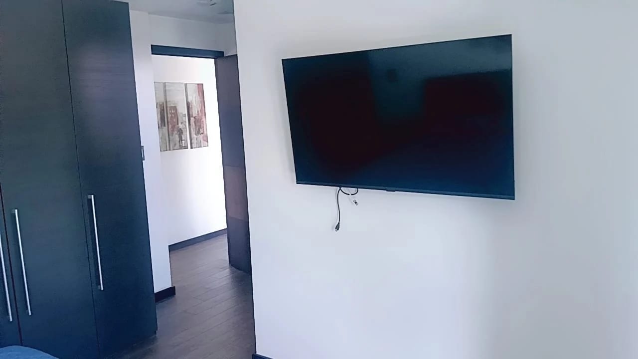 RENTO APTO AMUEBLADO Z.10 EDIF URBANA REF.6935 *2 HAB, 2.5 BAÑOS, 2 PARQUEOS, 88M2, $1125* — Apartamento en Alquiler en Zona 10, Guatemala, Ciudad — foto 3 de 16