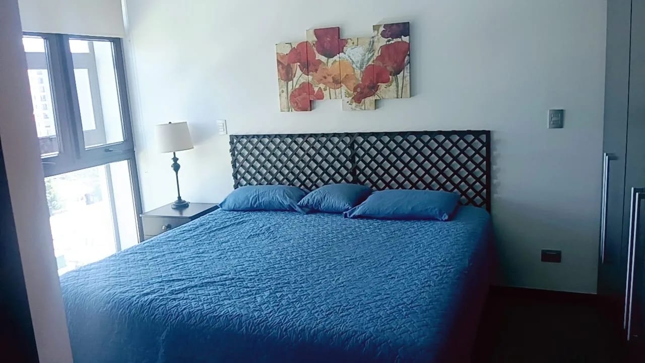 RENTO APTO AMUEBLADO Z.10 EDIF URBANA REF.6935 *2 HAB, 2.5 BAÑOS, 2 PARQUEOS, 88M2, $1125* — Apartamento en Alquiler en Zona 10, Guatemala, Ciudad — foto 1 de 16