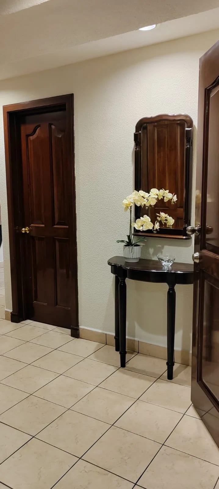 RENTO APTO AMUEBLADO ZONA 14 EDIF. VILLA EL BOSQUE REF.6938 *2 HAB, 2 BAÑOS, 1 PARQ — Apartamento en Alquiler en Zona 14, Guatemala, Ciudad — foto 1 de 13