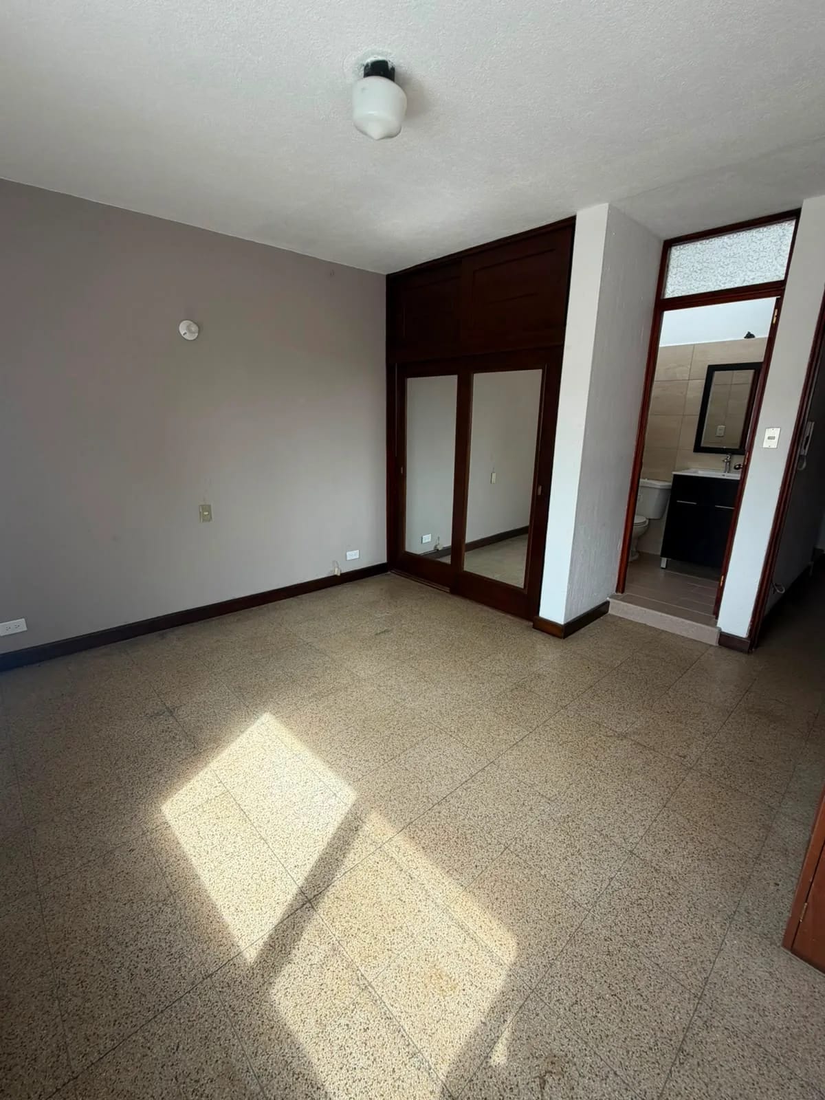 VENDO CASA ZONA 1 POR LA IGLESIA LA RECOLECCIÓN REF.6939 — Casa en Venta en Zona 1, Guatemala, Ciudad — foto 17 de 17