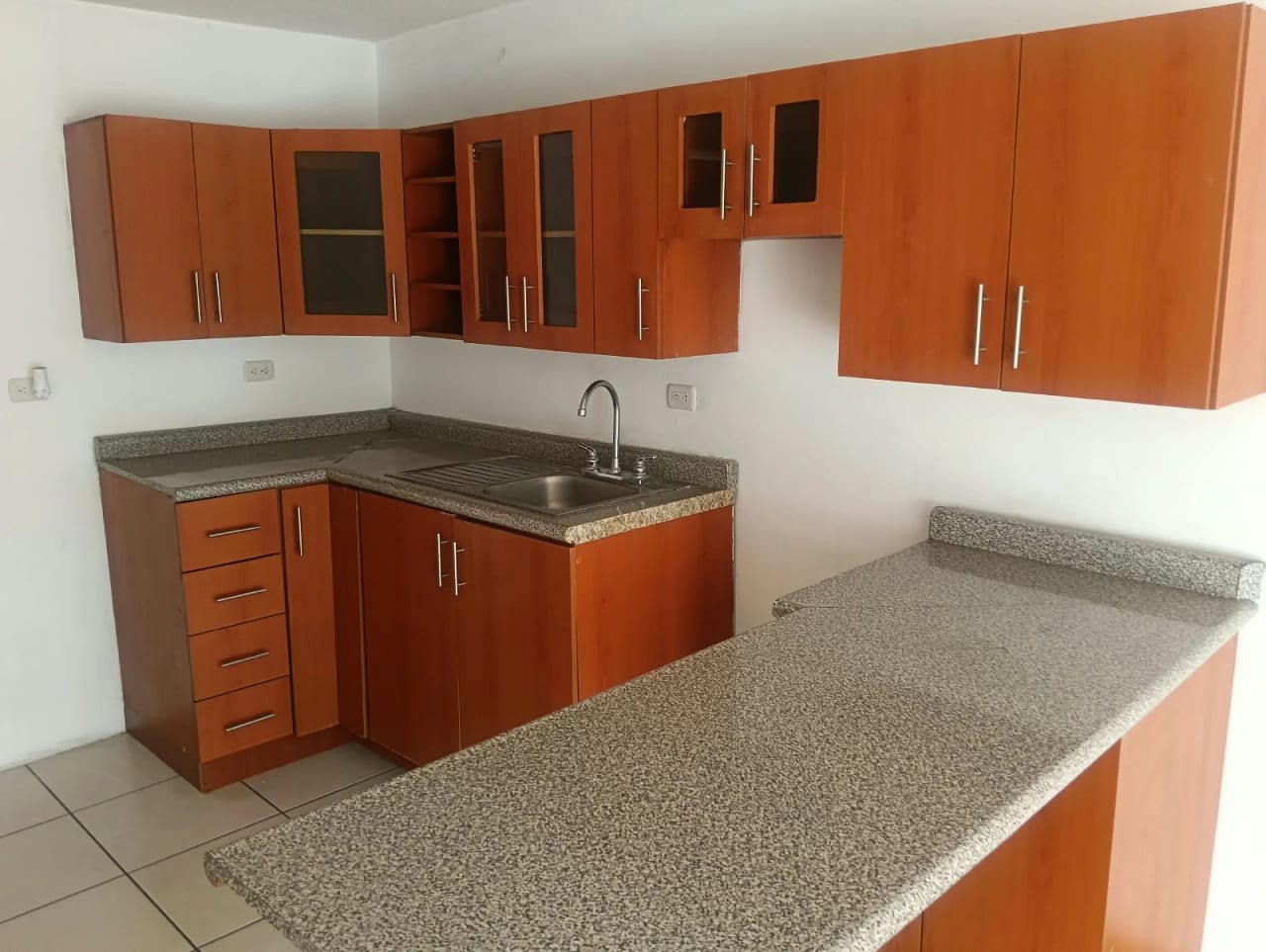 Rento Apto Zona 1, Historico 1, REF.6943 *2 Hab, Estudio, 2 Baños — Apartamento en Alquiler en Zona 1, Guatemala, Ciudad — foto 10 de 12
