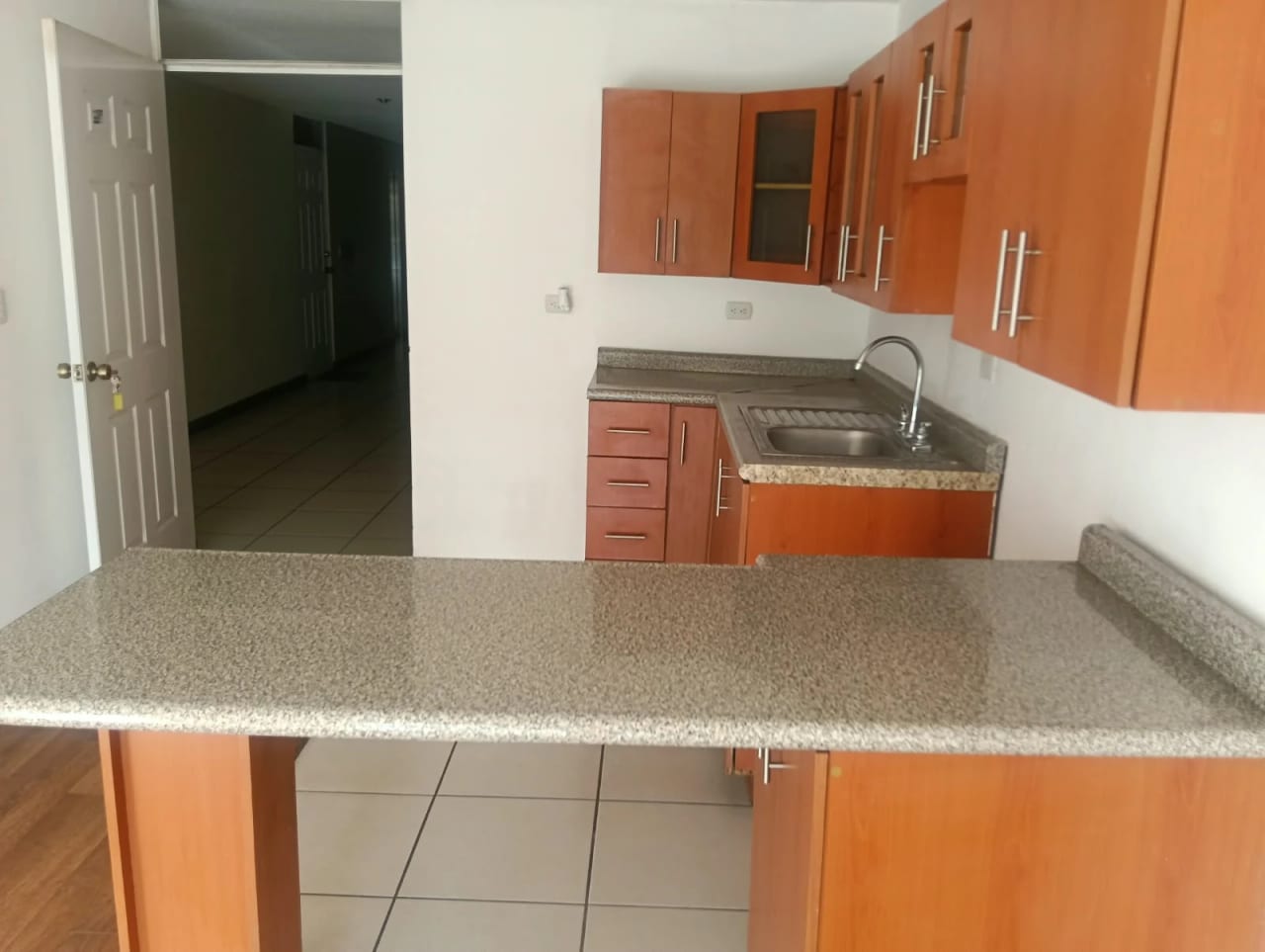 Rento Apto Zona 1, Historico 1, REF.6943 *2 Hab, Estudio, 2 Baños — Apartamento en Alquiler en Zona 1, Guatemala, Ciudad — foto 10 de 17