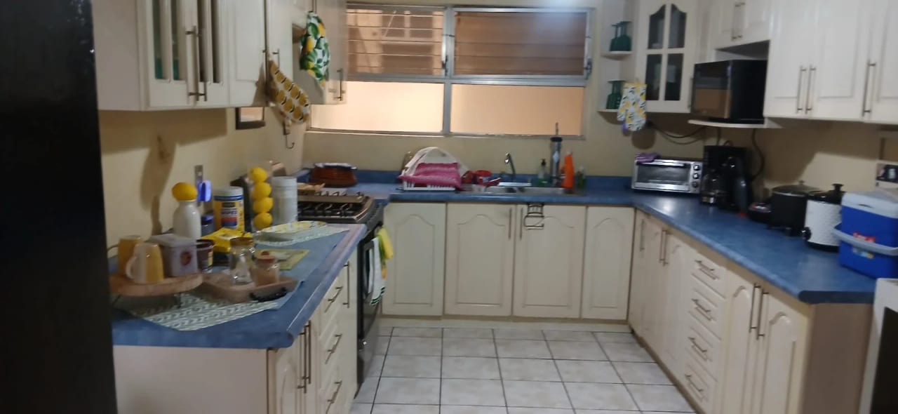 Vendo Casa Zona 3 Colonia Bran REF.6952 *254 M2, 4 Parq, Cuarto Serv — Casa en Venta en Zona 3, Guatemala, Ciudad — foto 6 de 17