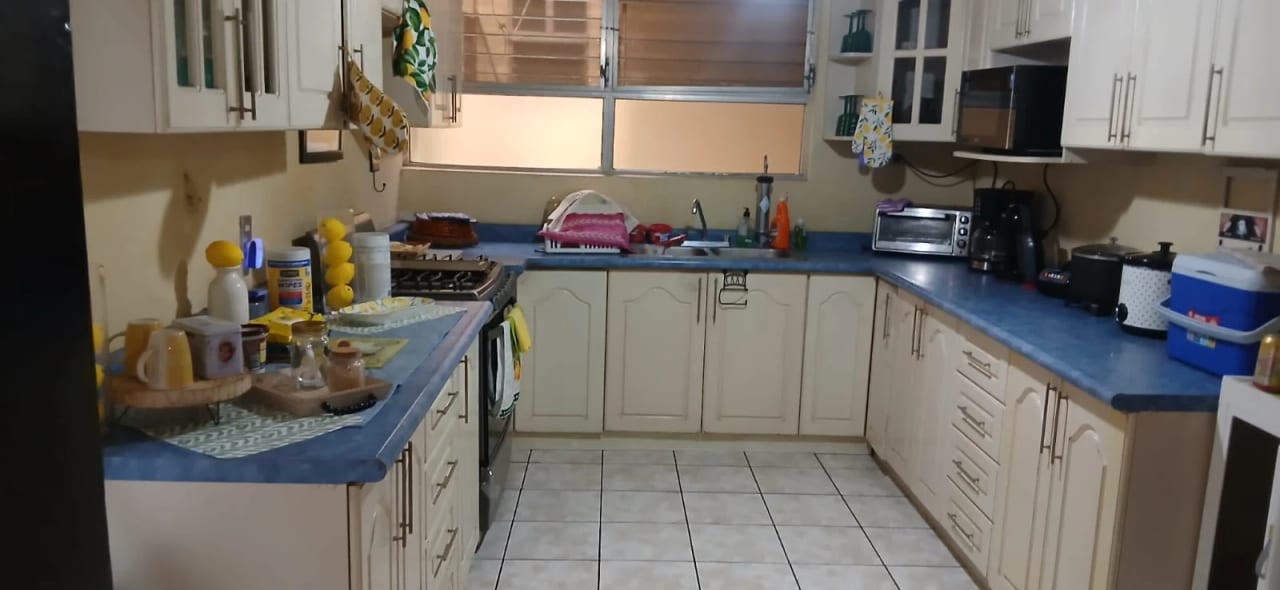Vendo Casa Zona 3 Colonia Bran REF.6952 *254 M2, 4 Parq, Cuarto Serv — Casa en Venta en Zona 3, Guatemala, Ciudad — foto 7 de 17
