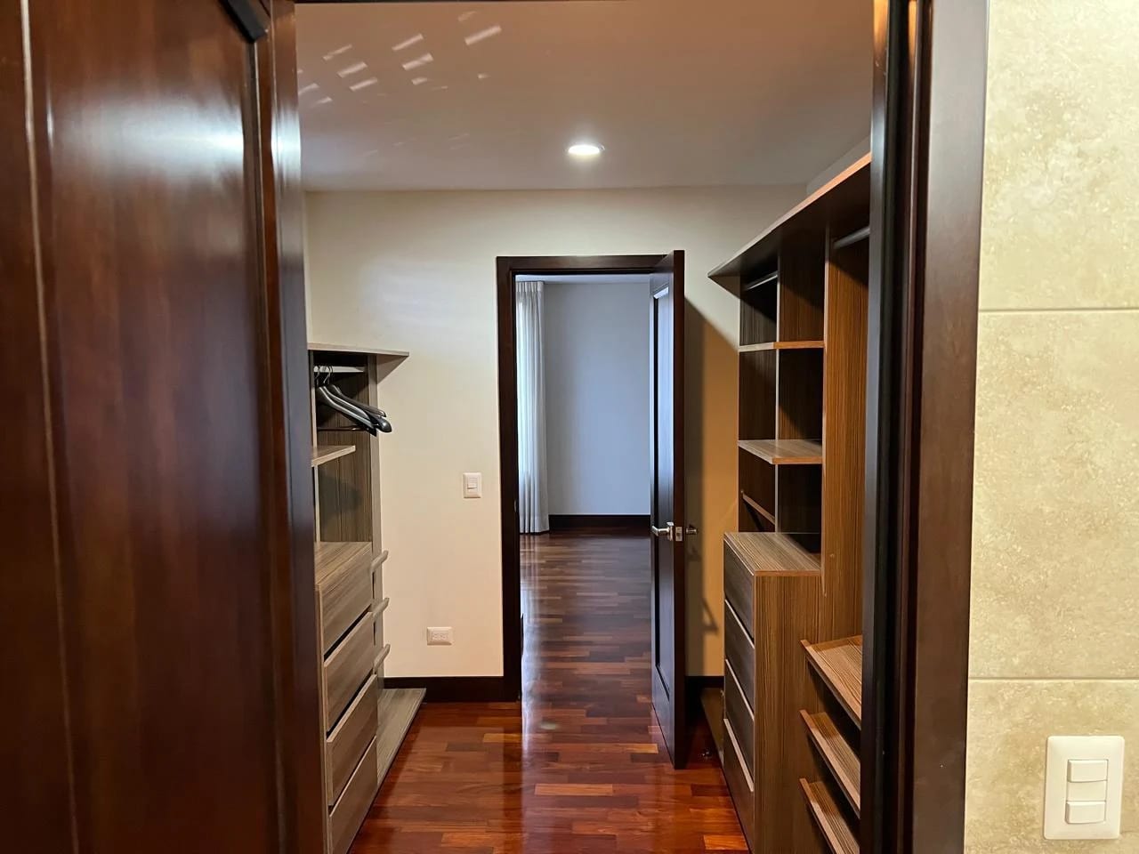 Vendo/rento Apto Zona 10 Edif. Santa Sofia REF.6957 *183M2, 3 Hab — Apartamento en Venta en Zona 10, Guatemala, Ciudad — foto 11 de 17