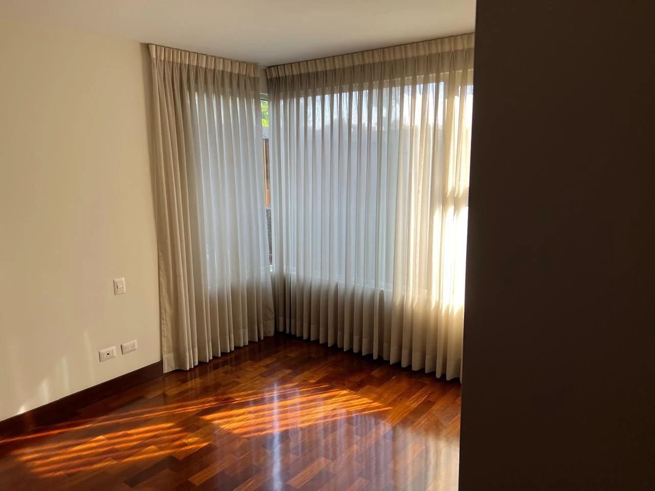 Vendo/rento Apto Zona 10 Edif. Santa Sofia REF.6957 *183M2, 3 Hab — Apartamento en Alquiler en Zona 10, Guatemala, Ciudad — foto 16 de 17