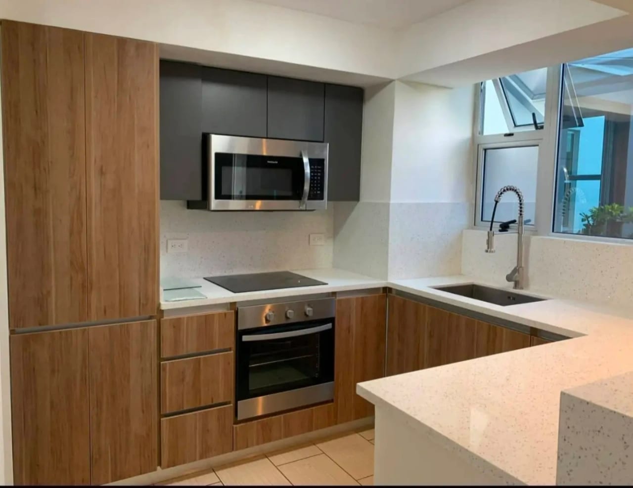 Rento Apto Z.14 Condado la Villa REF.6956 3 Hab, 3 Baños, 2 Parqueos — Apartamento en Alquiler en Zona 14, Guatemala, Ciudad — foto 1 de 5
