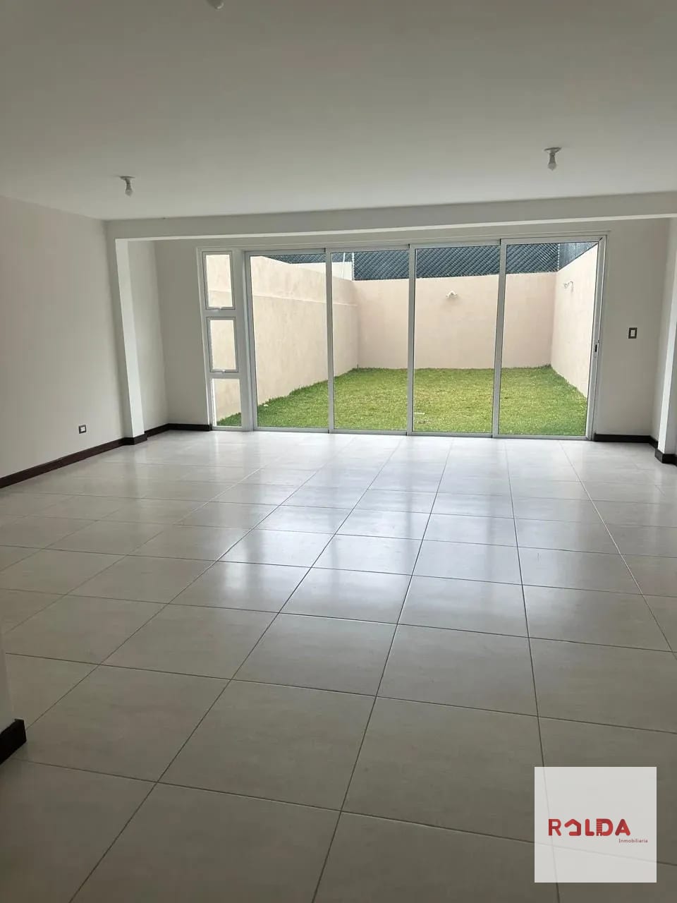 Casas en San Cristobal Sector B1 — Casa en Venta en Zona 8 Mixco, Guatemala, Ciudad — foto 3 de 7