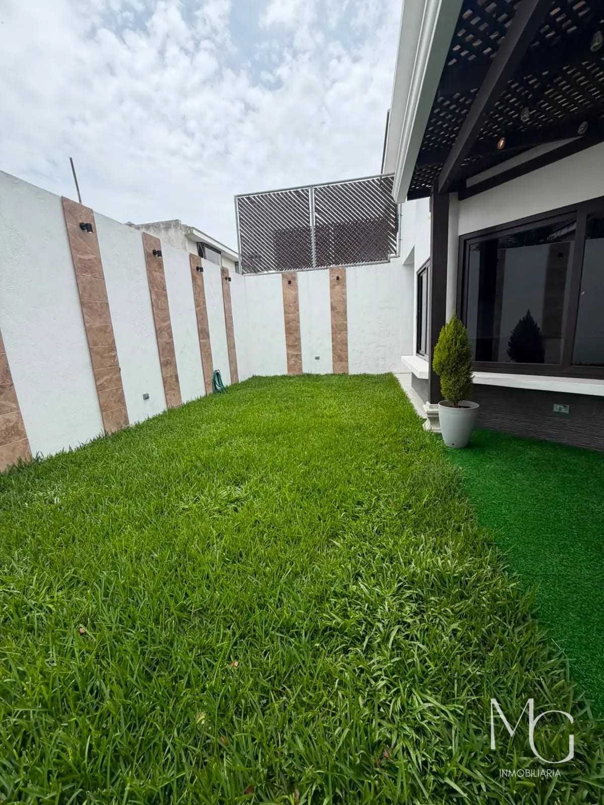 Casa en Venta CAES los Manantiales — Casa en Venta en Carretera a El Salvador, Guatemala, Ciudad — foto 2 de 3