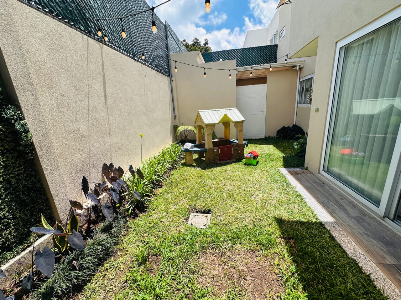 CASA EN RENTA, CONDOMINIO CUMBRES DE LA ARBOLEDA 240 MTS2, 4 DORMITORIOS, CARRETERA A EL SALVADOR. — Casa en Alquiler en Cumbres de La Arboleda, Carretera a El Salvador, Guatemala, Ciudad — foto 5 de 15