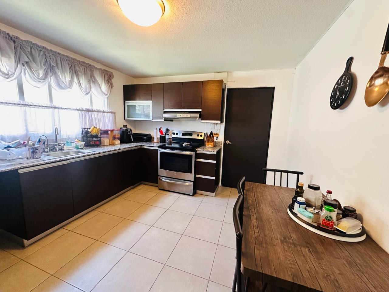 CASA EN RENTA, CONDOMINIO CUMBRES DE LA ARBOLEDA 240 MTS2, 4 DORMITORIOS, CARRETERA A EL SALVADOR. — Casa en Alquiler en Cumbres de La Arboleda, Carretera a El Salvador, Guatemala, Ciudad — foto 7 de 15