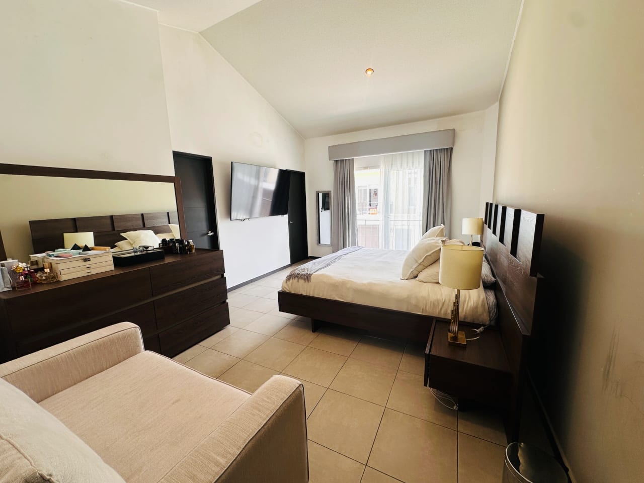 CASA EN RENTA, CONDOMINIO CUMBRES DE LA ARBOLEDA 240 MTS2, 4 DORMITORIOS, CARRETERA A EL SALVADOR. — Casa en Alquiler en Cumbres de La Arboleda, Carretera a El Salvador, Guatemala, Ciudad — foto 11 de 15