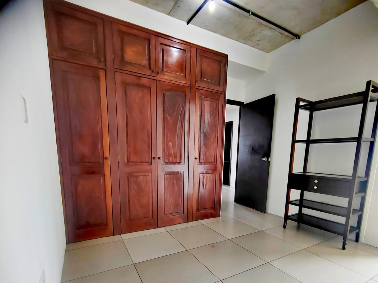 APARTAMENTO EDIF. RUE 3, ZONA 4 — Apartamento en Alquiler en Rue 3, Zona 4, Guatemala, Ciudad — foto 6 de 12