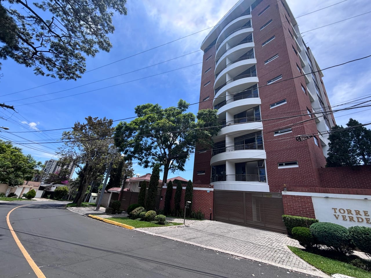APTO EN EDIFICIO BOUTIQUE 2 HAB. / EDIF. TORRE VERDE Z.15 — Apartamento en Venta en Torre Verde, Zona 15, Guatemala, Ciudad — foto 1 de 17