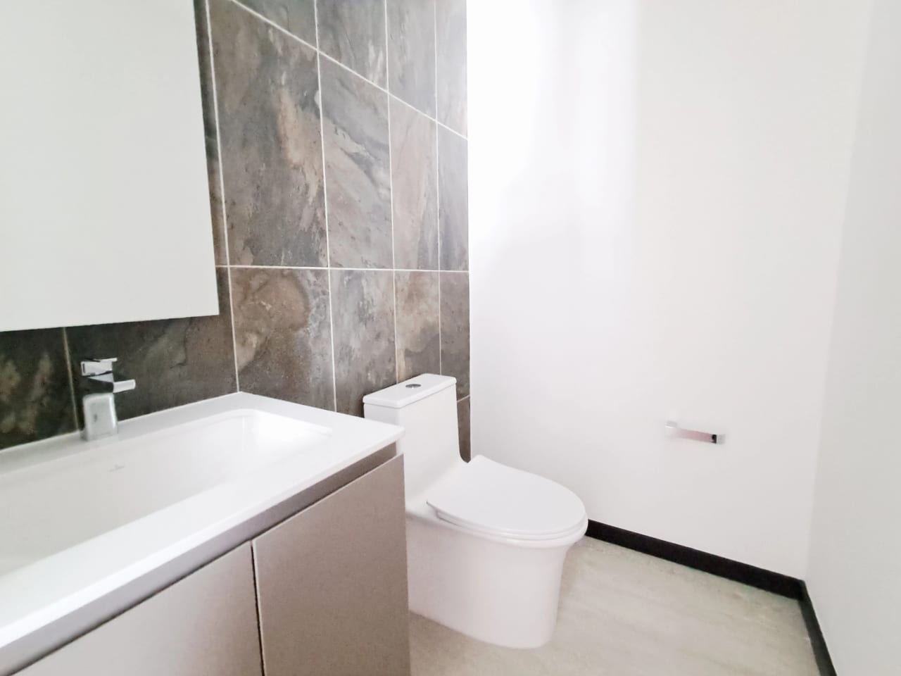APARTAMENTO CON LÍNEA BLANCA PARA ESTRENAR EDIFICIO VERDÚ 140.67 MTS2, 3 DORMITORIOS, ZONA 13 — Apartamento en Alquiler en Verdú, Zona 13, Guatemala, Ciudad — foto 9 de 17