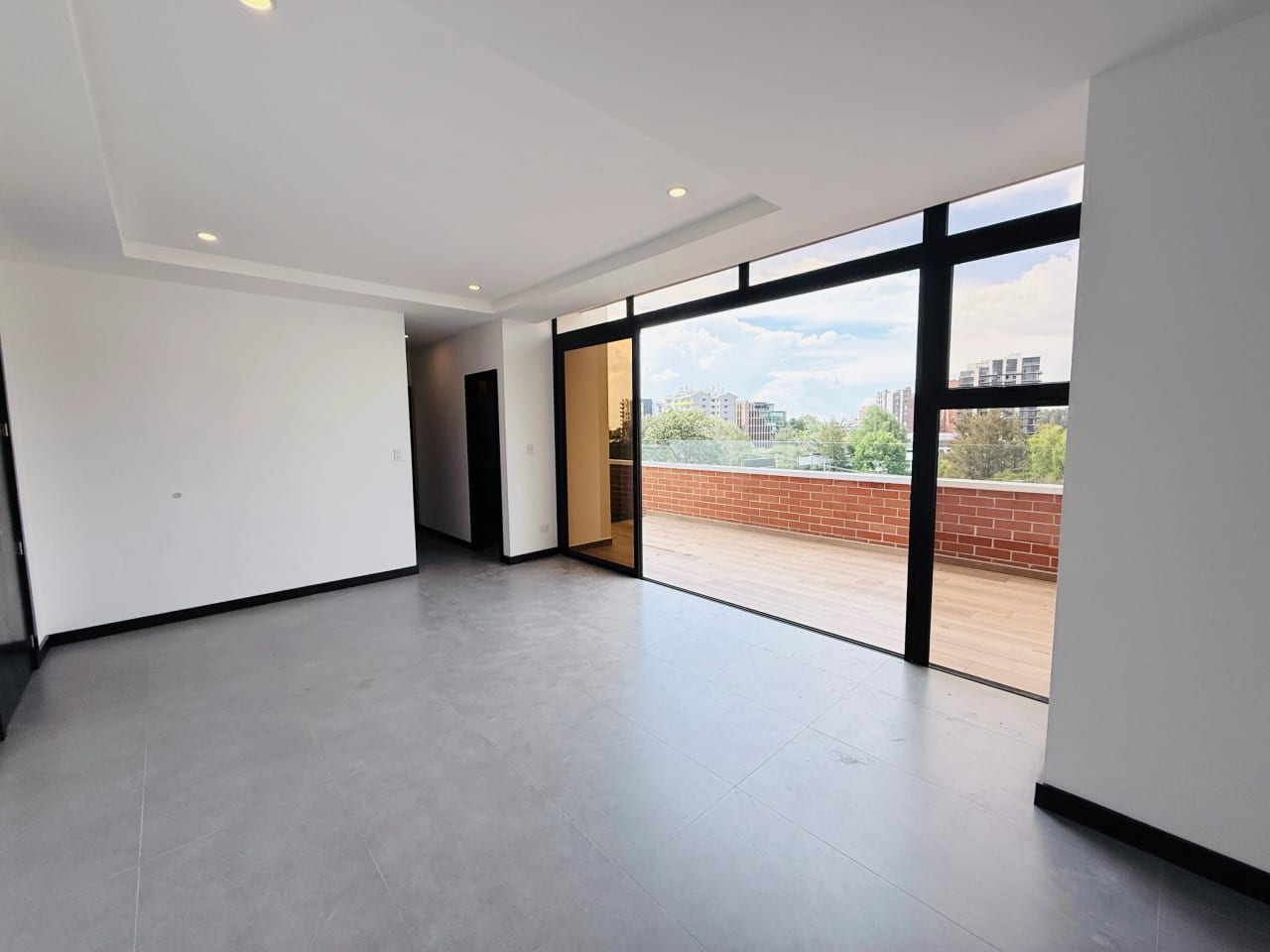 APARTAMENTO C/ JARDÍN PARA ESTRENAR 3 HABS. EDIF. Arles ZONA 15 — Apartamento en Venta en Arles, Zona 15, Guatemala, Ciudad — foto 3 de 17
