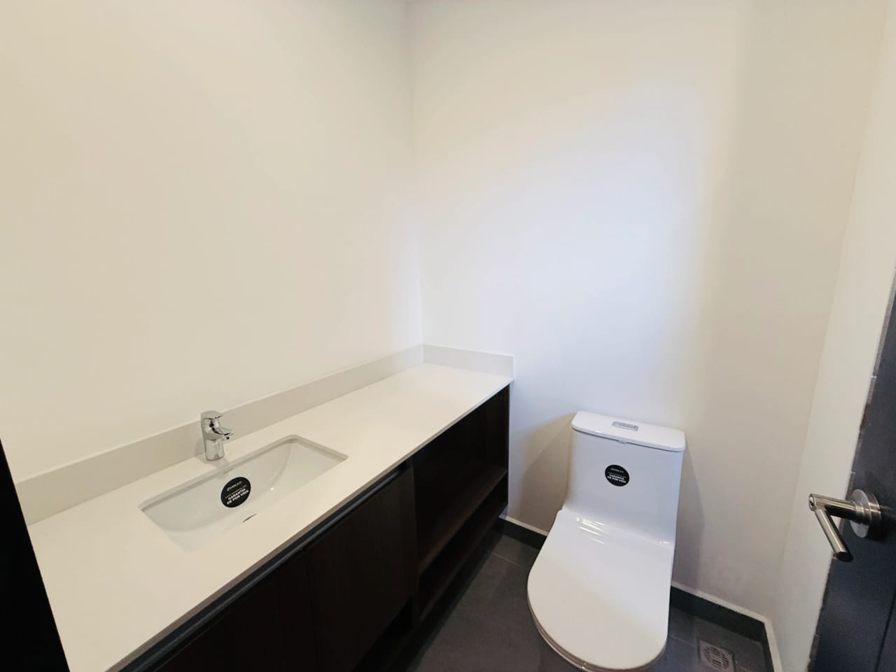 APARTAMENTO C/ JARDÍN PARA ESTRENAR 3 HABS. EDIF. Arles ZONA 15 — Apartamento en Venta en Arles, Zona 15, Guatemala, Ciudad — foto 10 de 17