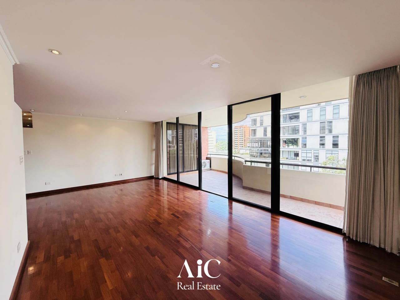 Apartamento Amplio con Balcón 2 Habitaciones. Quinta Bella Norte, Z. 1 — Apartamento en Alquiler en Quinta Bella, Zona 14, Guatemala, Ciudad — foto 4 de 17