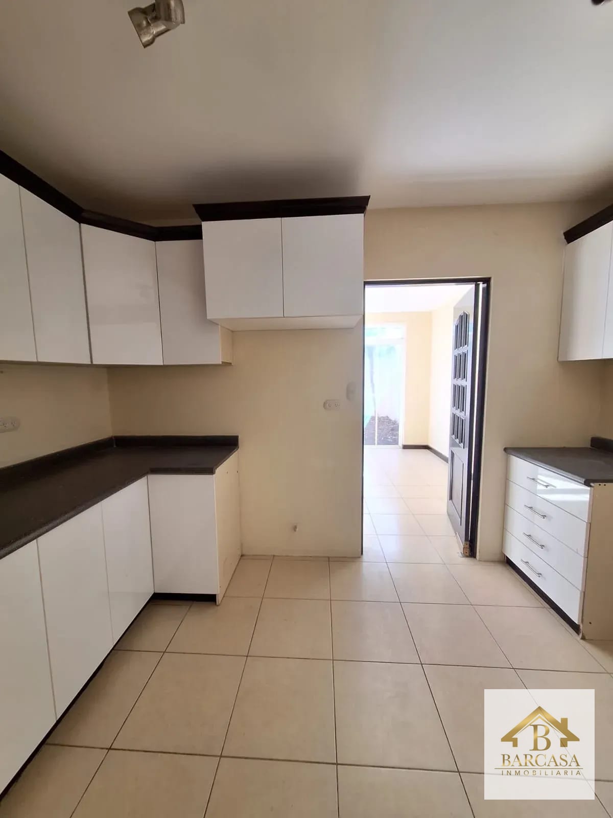 Se vende casa en Residenciales Manantiales km 19.5 carretera a San Jose Pinula — Casa en Venta en Los Manantiales, Carretera a El Salvador, Guatemala, Ciudad — foto 5 de 16