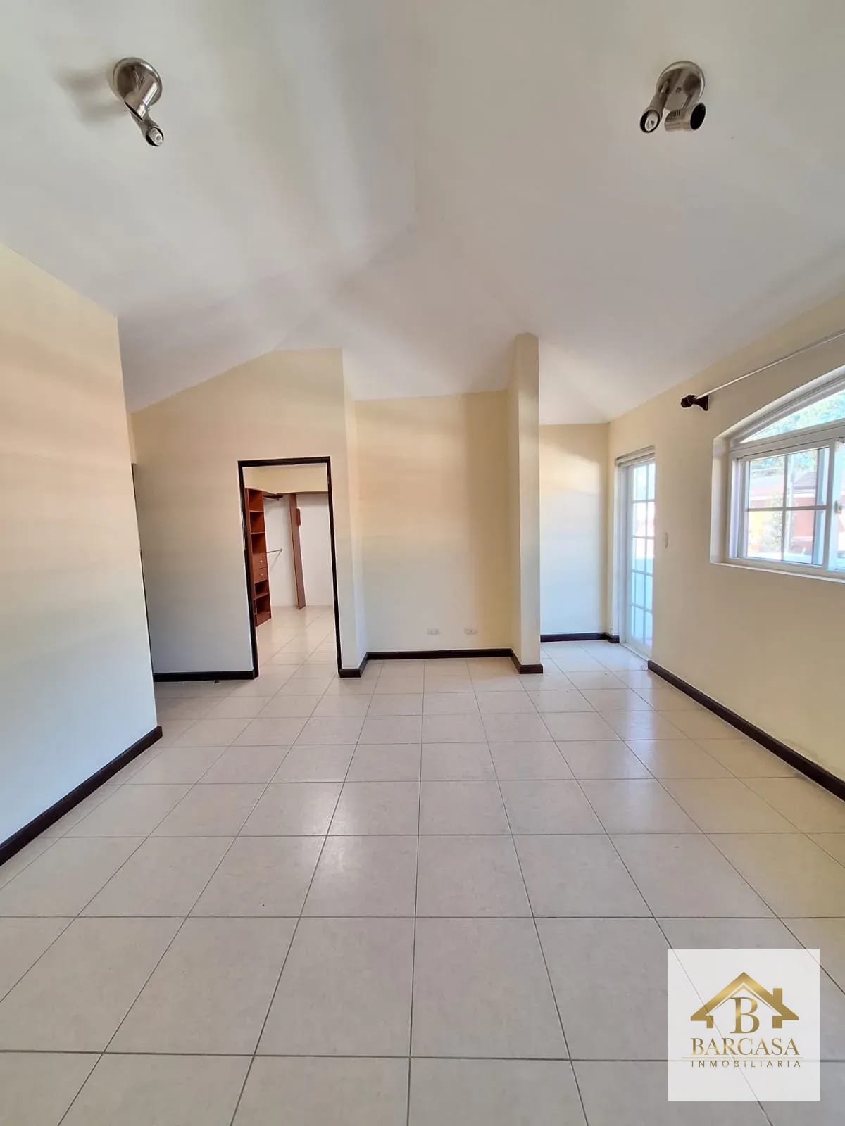 Se vende casa en Residenciales Manantiales km 19.5 carretera a San Jose Pinula — Casa en Venta en Los Manantiales, Carretera a El Salvador, Guatemala, Ciudad — foto 11 de 16