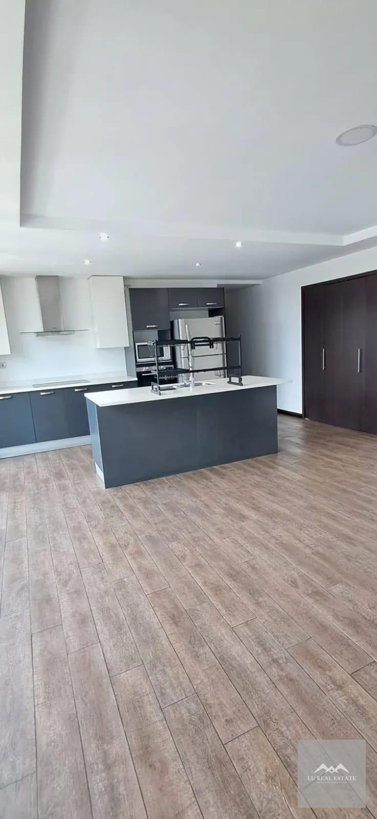 Apartamento de dos habitaciones en z10 — Apartamento en Alquiler en Zona 10, Guatemala, Ciudad — foto 1 de 12