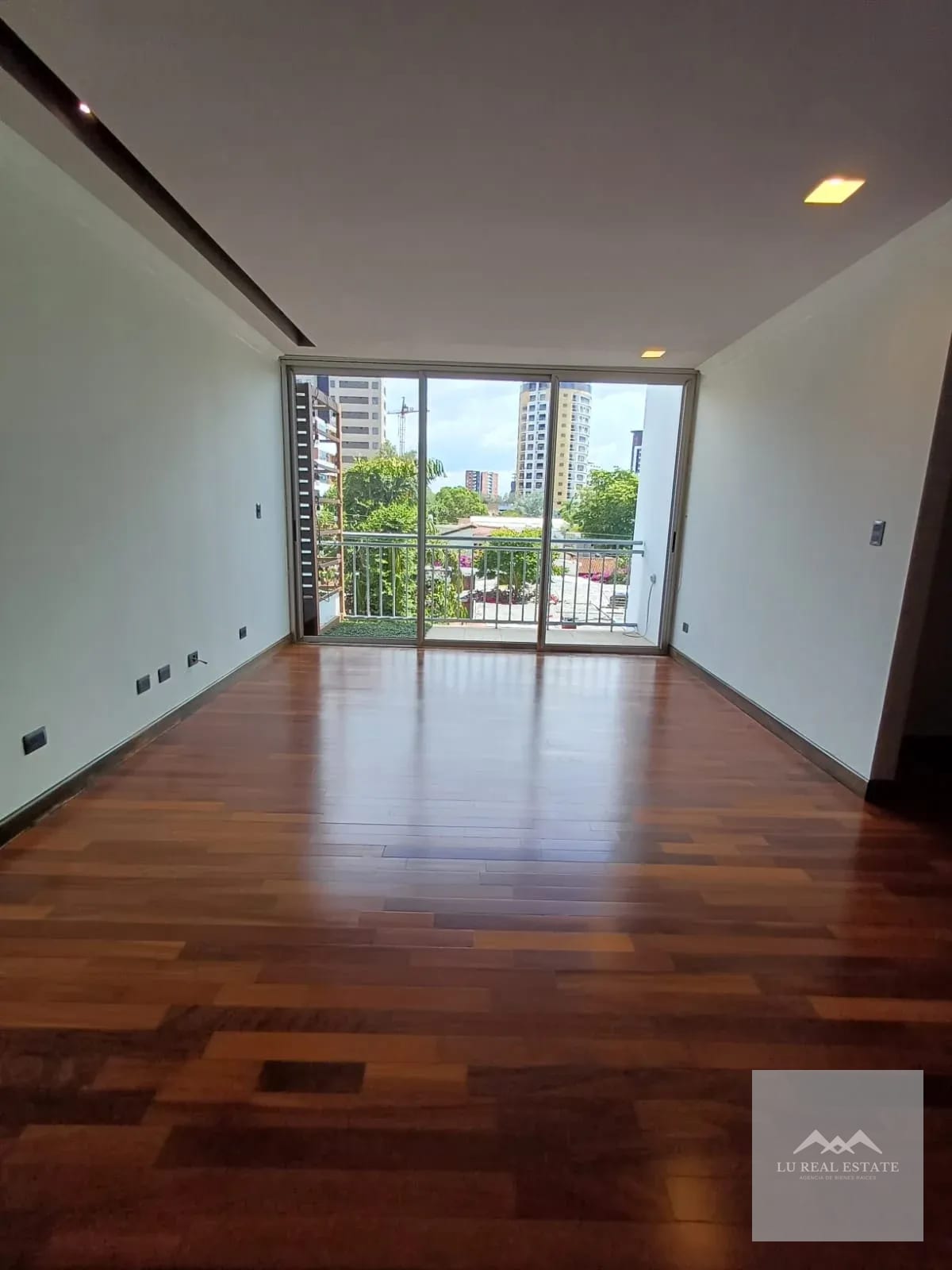 Apartamento de tres habitaciones en z15 — Apartamento en Alquiler en Zona 15, Guatemala, Ciudad — foto 3 de 8
