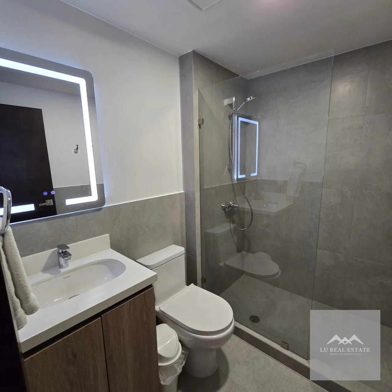Espectacular apartamento en z10 — Apartamento en Alquiler en Zona 10, Guatemala, Ciudad — foto 8 de 9