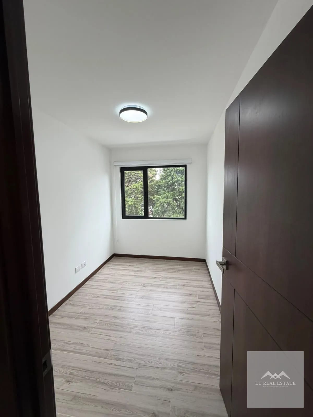 Apartamento de dos habitaciones y estudio — Apartamento en Alquiler en Zona 10, Guatemala, Ciudad — foto 3 de 9