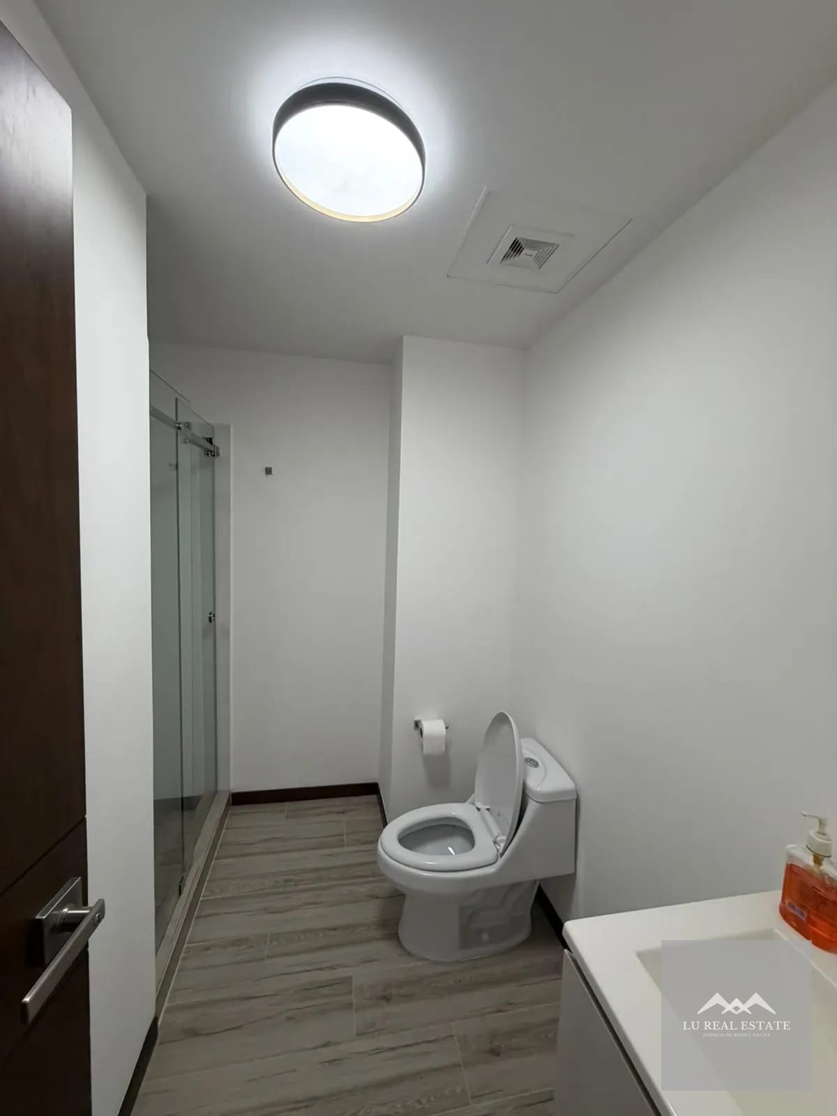 Apartamento de dos habitaciones y estudio — Apartamento en Alquiler en Zona 10, Guatemala, Ciudad — foto 4 de 9