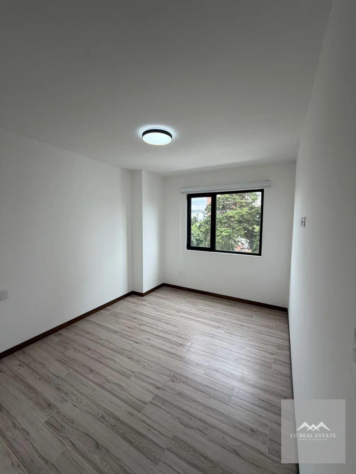 Apartamento de dos habitaciones y estudio — Apartamento en Alquiler en Zona 10, Guatemala, Ciudad — foto 8 de 9