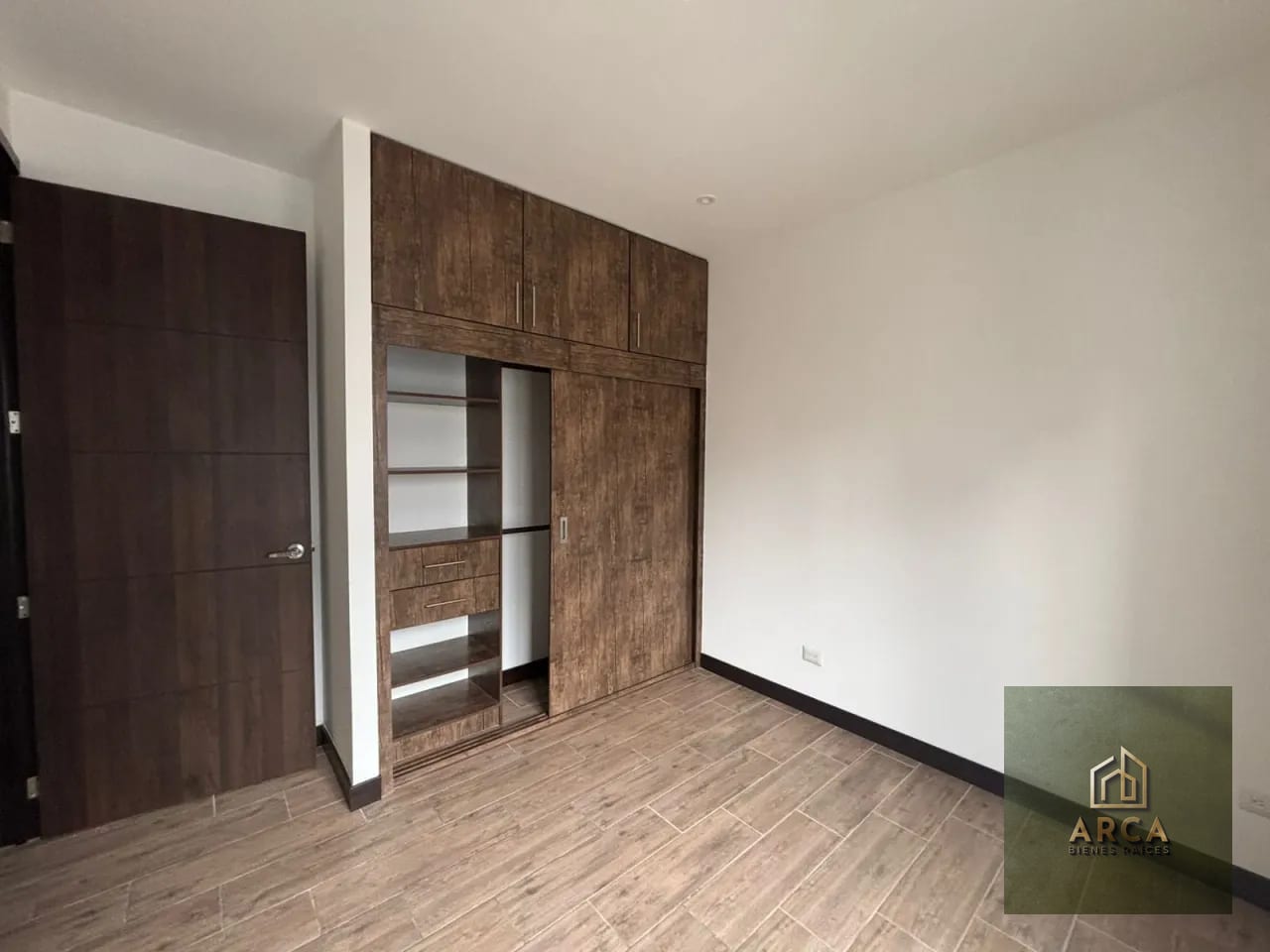Apartamento en alquiler zona 10 — Apartamento en Alquiler en Habitat Ciudad Vieja, Zona 10, Guatemala, Ciudad — foto 8 de 11