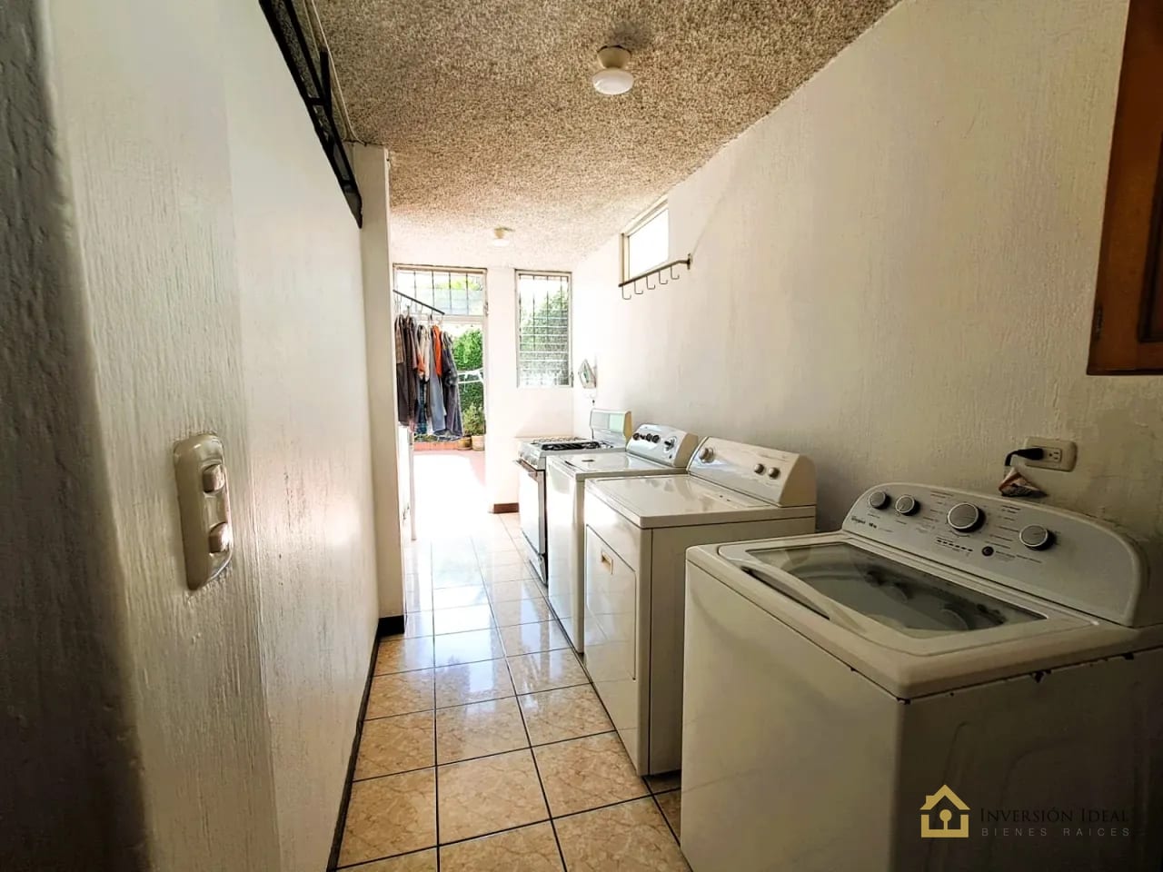 Vendo casa en zona 16 Colonia Lourdes 5 Habitaciones $545,000 — Casa en Venta en Lourdes, Zona 16, Guatemala, Ciudad — foto 11 de 17