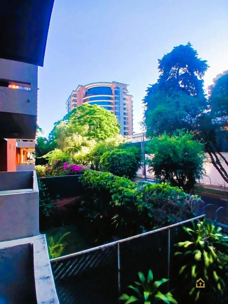 Apartamento en renta o venta 133 mts2 3 Hab + cuarto de servicio zona 10 — Apartamento en Alquiler en Villareal, Zona 10, Guatemala, Ciudad — foto 13 de 17