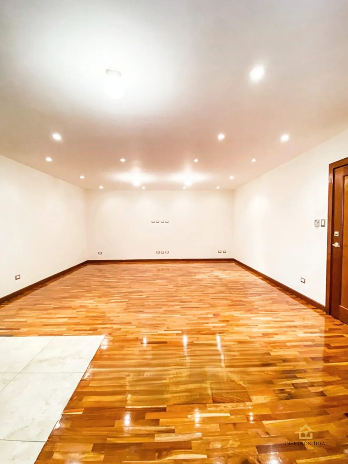 Apartamento en renta 2 parqueos 104 mts² - Q8,100 + IVA | zona 15 — Apartamento en Alquiler en Casa Alhambra, Zona 15, Guatemala, Ciudad — foto 2 de 14