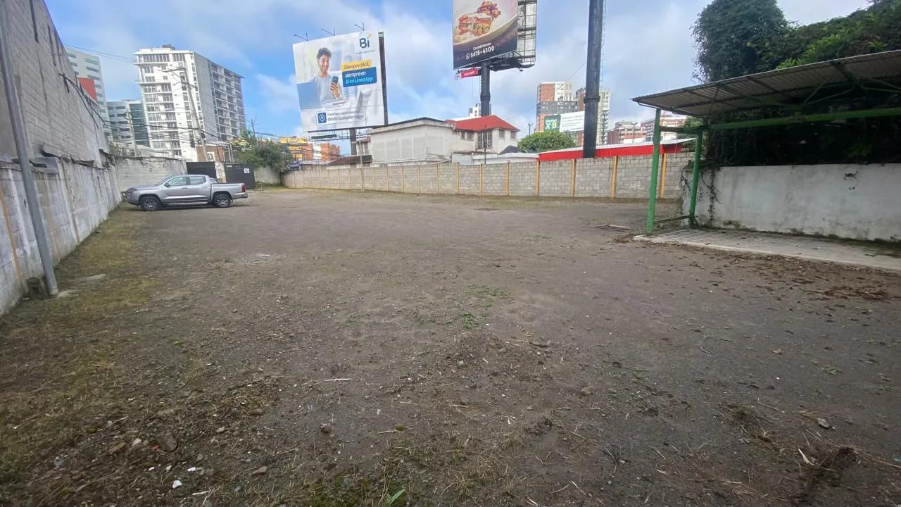 Predio de 1700 varas de area en ALQUILER — Terreno en Alquiler en Zona 10, Guatemala, Ciudad — foto 7 de 7