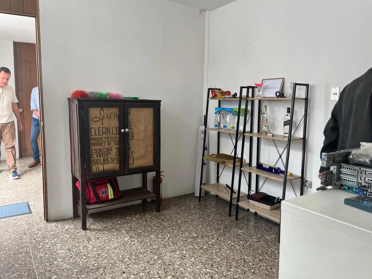amplia casa en zona 10, para oficinas — Casa en Alquiler en Zona 10, Guatemala, Ciudad — foto 4 de 12