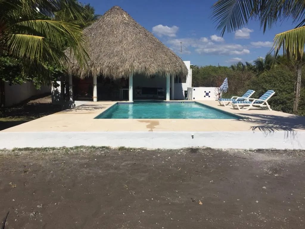 Linda Casa de Descanso en Monterrico, con Orilla de Playa — Casa vacacional en Venta en Monterrico, Santa Rosa — foto 12 de 15