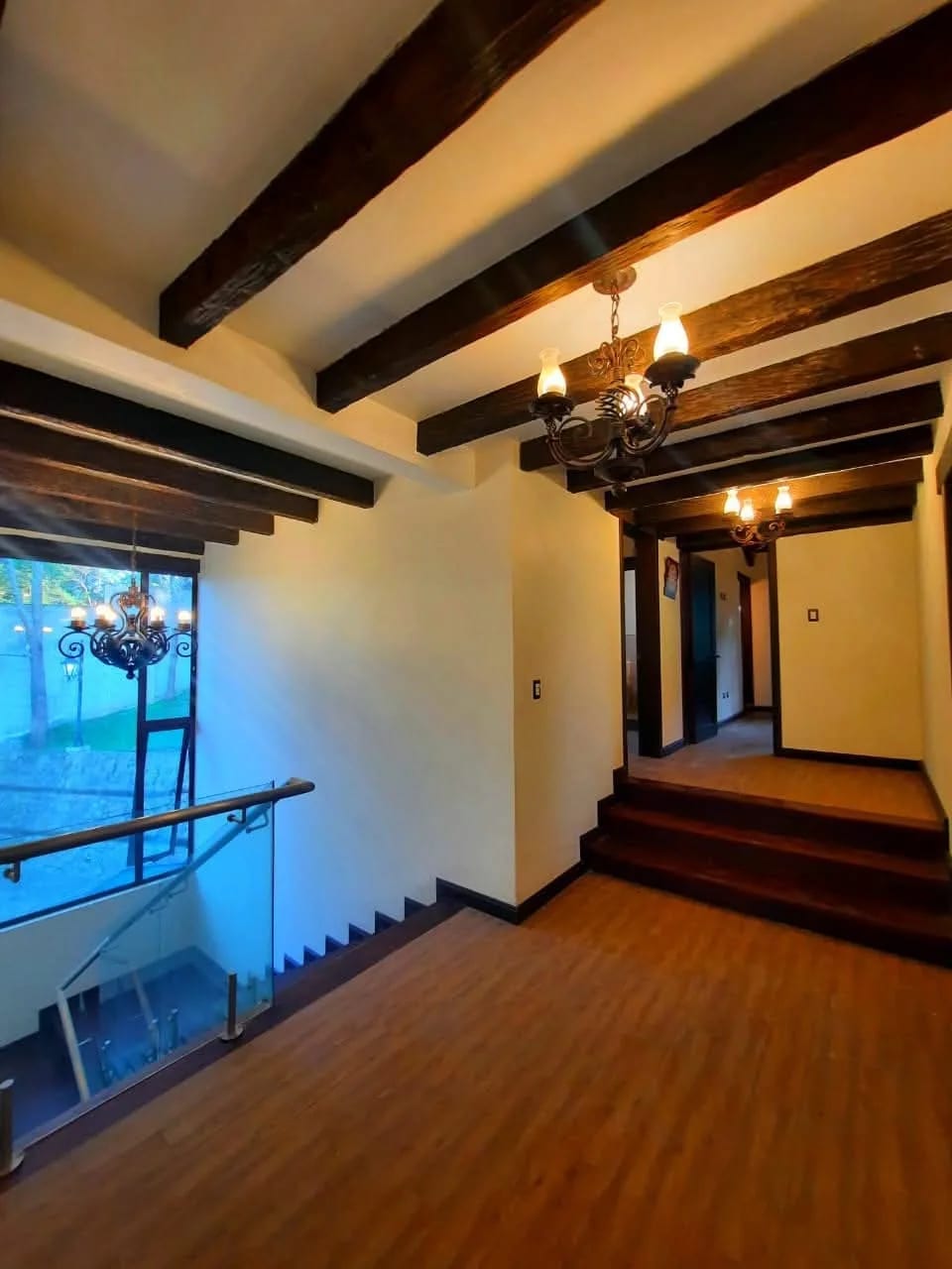 VENDO HERMOSA MANSIÓN A ORILLA DE CARRETERA INTERAMERICANA KM. 33.8 — Casa en Venta en Santa Maria Cauqué, Sacatepéquez — foto 3 de 7