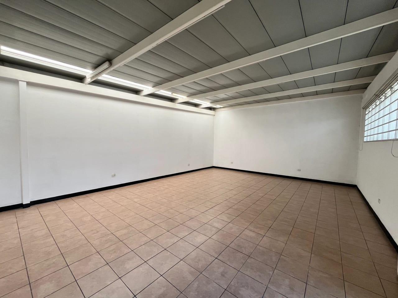 Propiedad Comercial en Alquiler | Avenida Petapa - Image 4