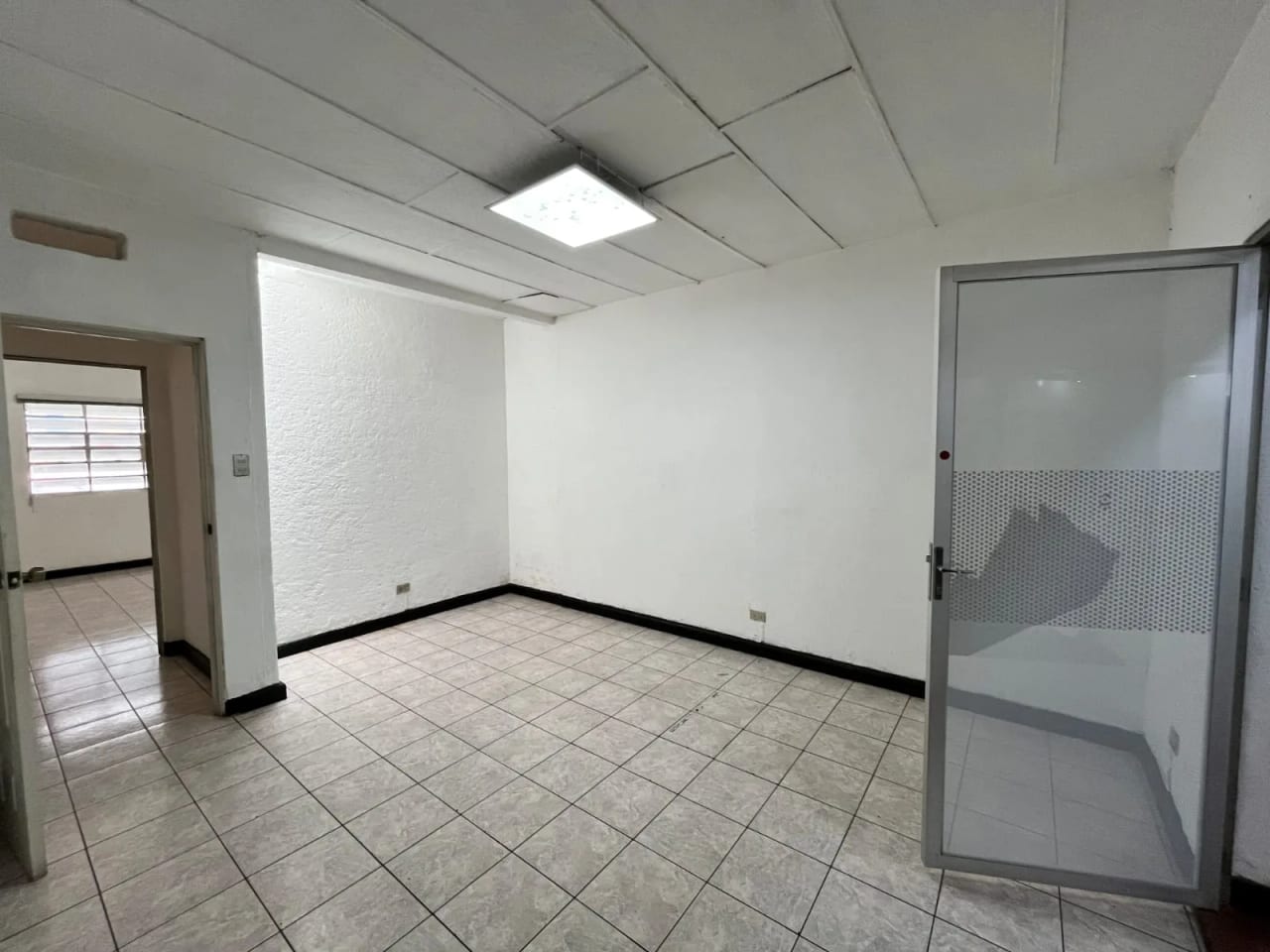 PROPIEDAD COMERCIAL EN RENTA en AVENIDA PETAPA Zona 12 — Bodega / Ofibodega en Venta en Zona 12, Guatemala, Ciudad — foto 8 de 14