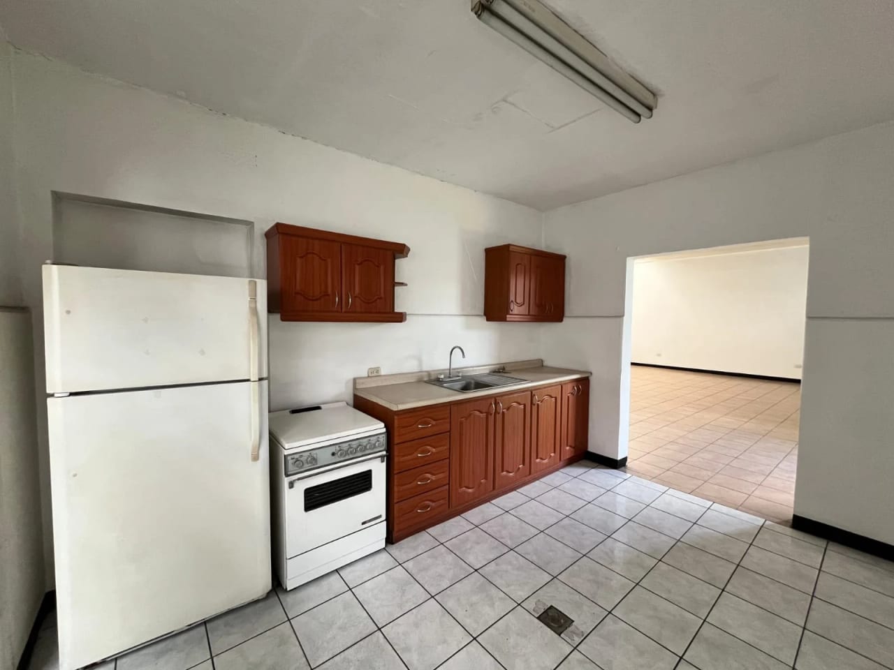 PROPIEDAD COMERCIAL EN RENTA en AVENIDA PETAPA Zona 12 — Bodega / Ofibodega en Venta en Zona 12, Guatemala, Ciudad — foto 4 de 14