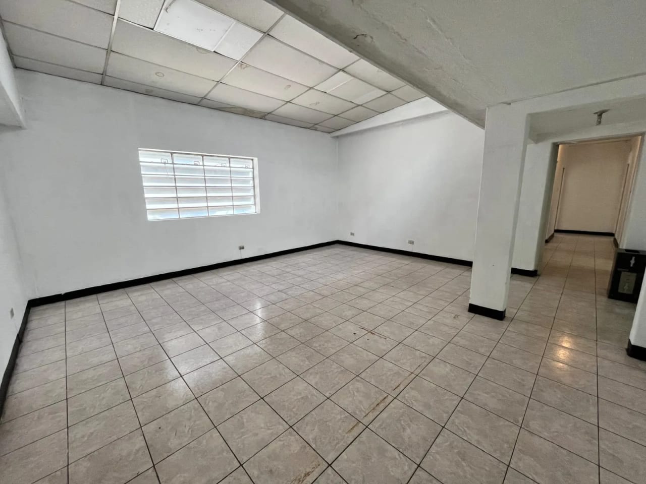 PROPIEDAD COMERCIAL EN RENTA en AVENIDA PETAPA Zona 12 — Bodega / Ofibodega en Venta en Zona 12, Guatemala, Ciudad — foto 3 de 14