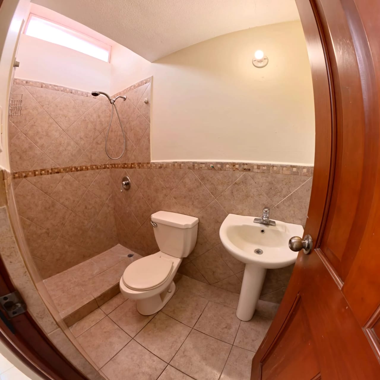 Casa en VENTA Condominio Entre Encinos Km.25.5 San Lucas Sacatepéquez — Casa en Venta en San Lucas Sacatepéquez, Sacatepéquez — foto 8 de 15