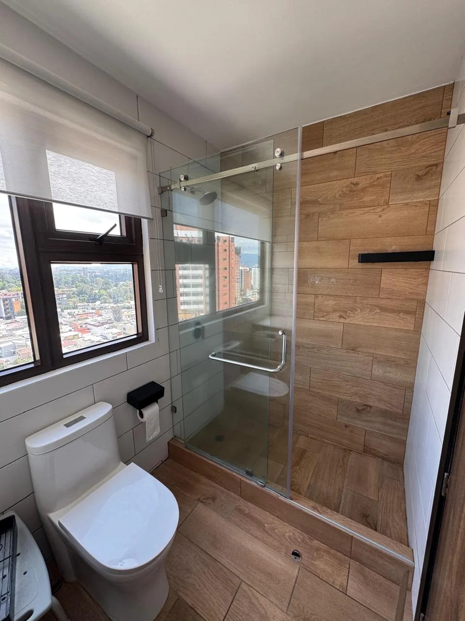 Apartamento en RENTA Edificio Marques de Oakland zona 10 — Apartamento en Alquiler en Zona 10, Guatemala, Ciudad — foto 9 de 12