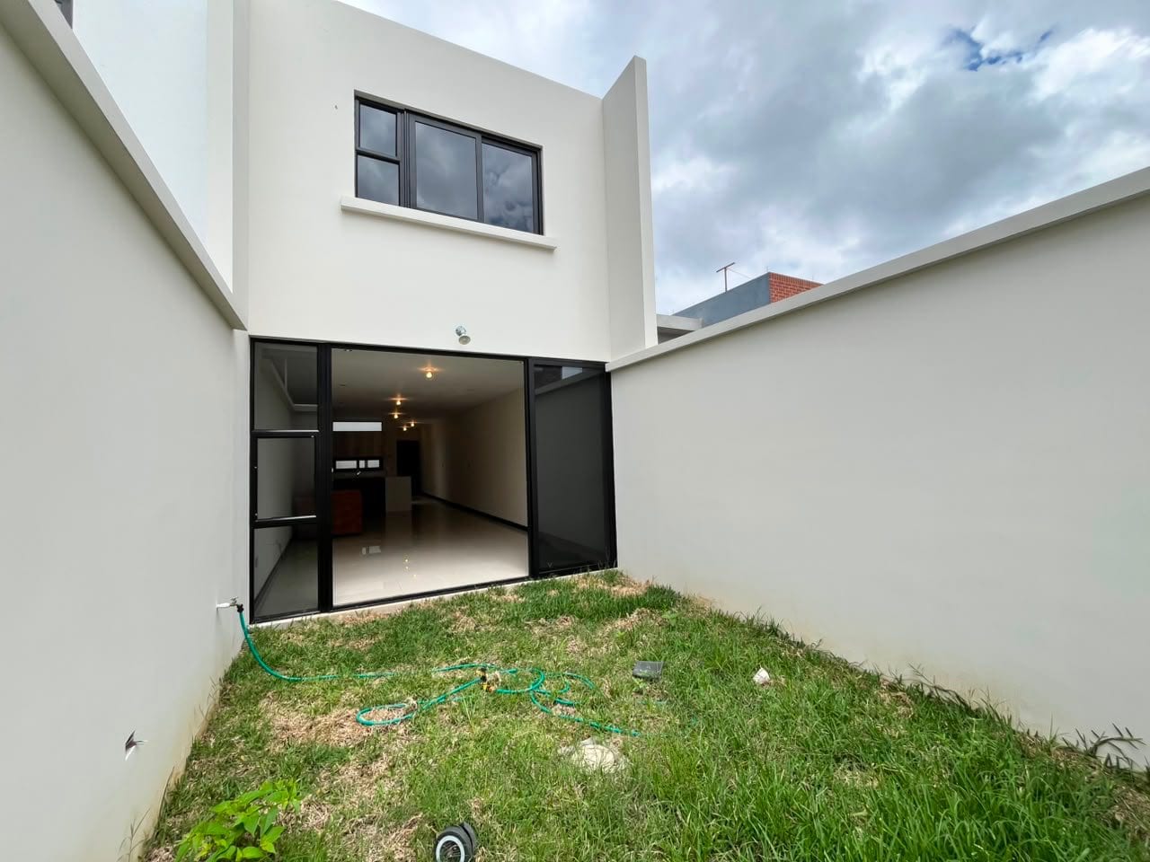 Casa en Venta de 3 Habitaciones Hacienda Real Zona 16 — Casa en Venta en Hacienda Real, Zona 16, Guatemala, Ciudad — foto 1 de 13