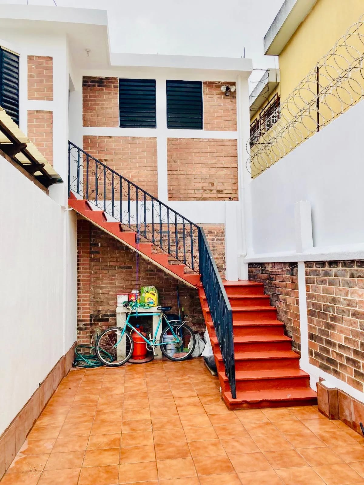 Apartamento de 4 dormitorios en renta en Colonia El Maestro — Apartamento en Alquiler en Zona 15, Guatemala, Ciudad — foto 1 de 17