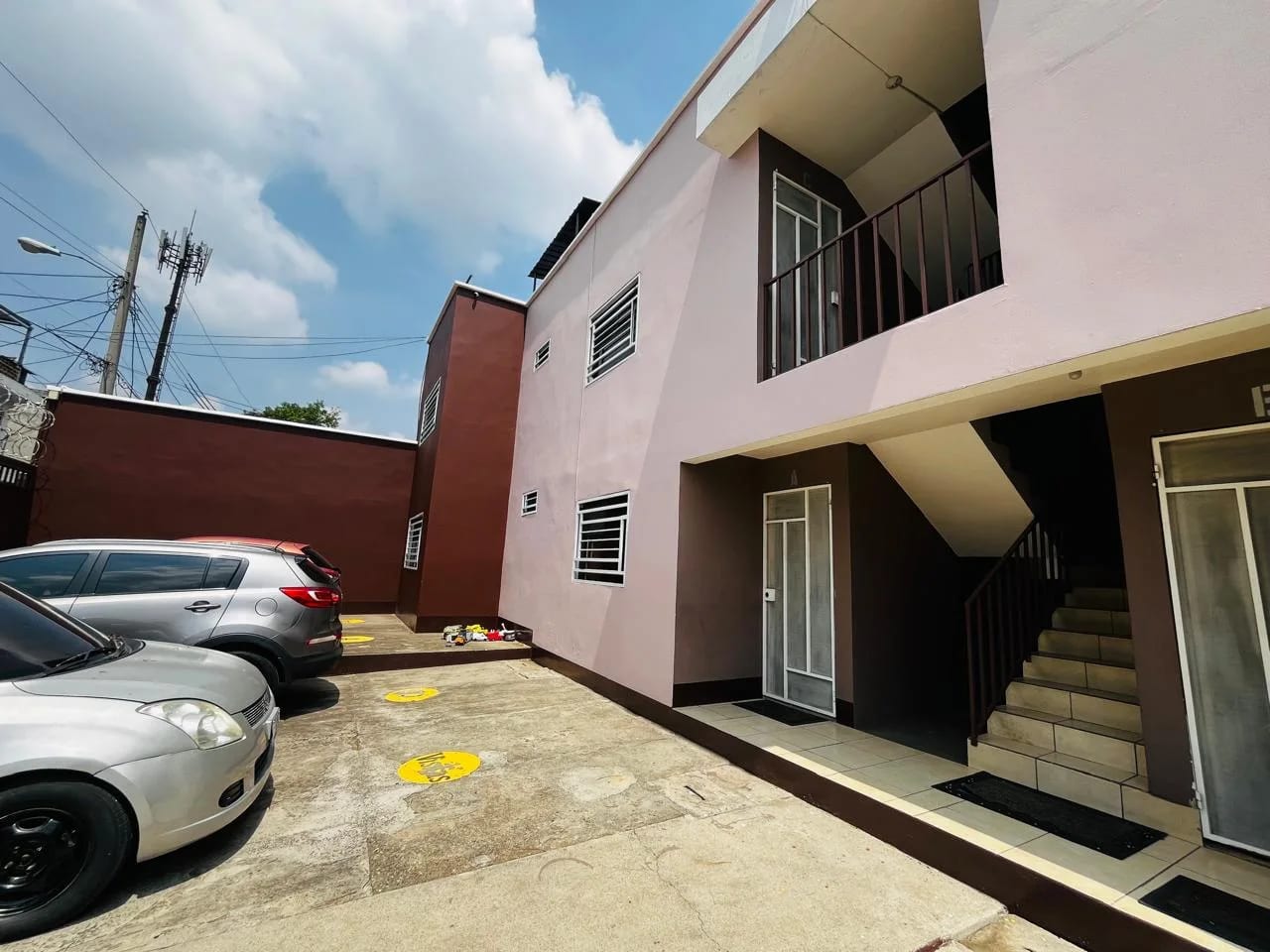 En venta edificio de 4 apartamentos en zona 12, GUAJITOS — Edificio en Venta en Zona 12, Guatemala, Ciudad — foto 1 de 16