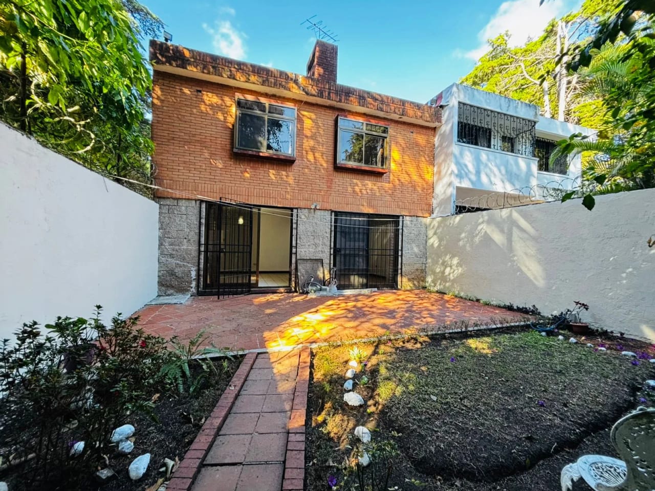 Casa de 3 dormitorios con amplio Jardín, en Km 27 CAES — Casa en Venta en Carretera a El Salvador, Guatemala, Ciudad — foto 1 de 17