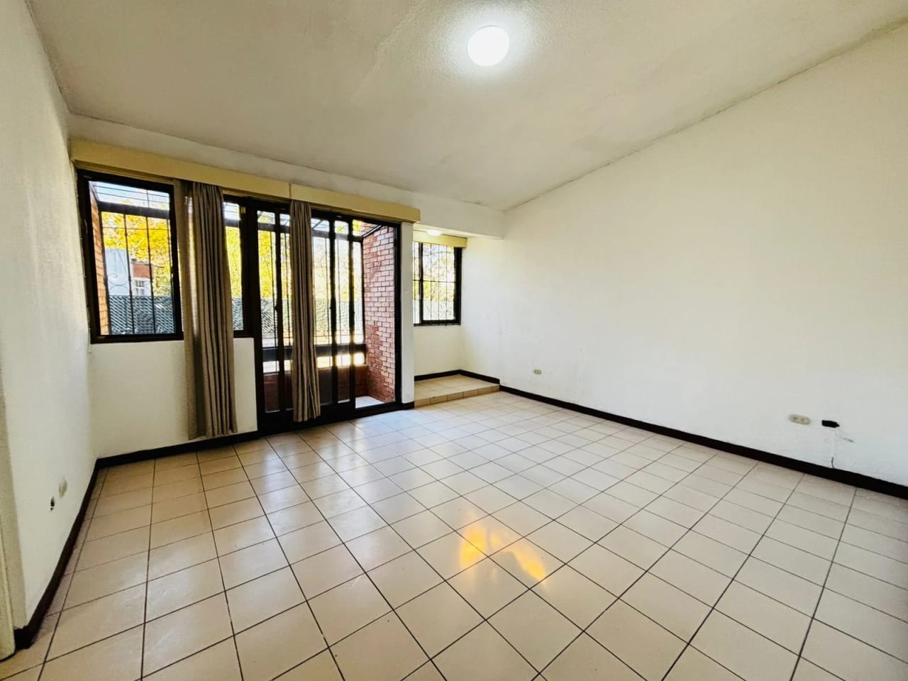 Casa de 3 dormitorios con amplio Jardín, en Km 27 CAES — Casa en Venta en Carretera a El Salvador, Guatemala, Ciudad — foto 12 de 17